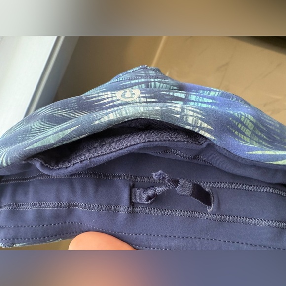 Lululemon Women’s Invigorate High-Rise Short 8" Blue Multicolor Size 2 - Picture 8 of 8